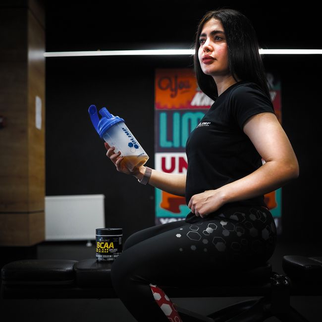 Merilna posoda in shaker set